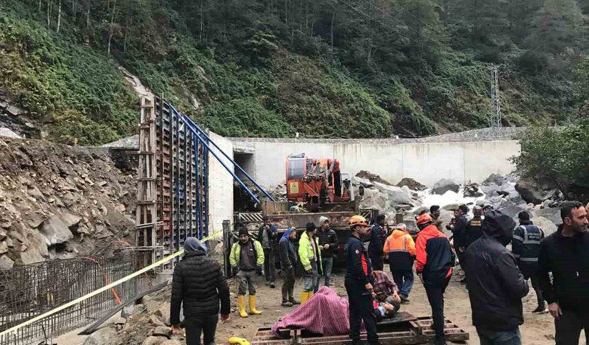 Rize’de duvar inşaatında kalıp çöktü: 5 işçi yaralı