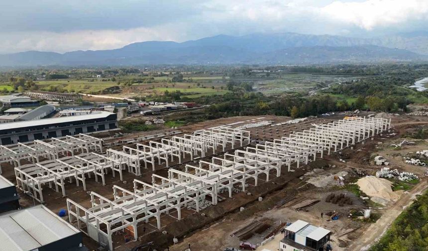 Sanayi sitesinde çalışmalar hız kesmeden devam ediyor