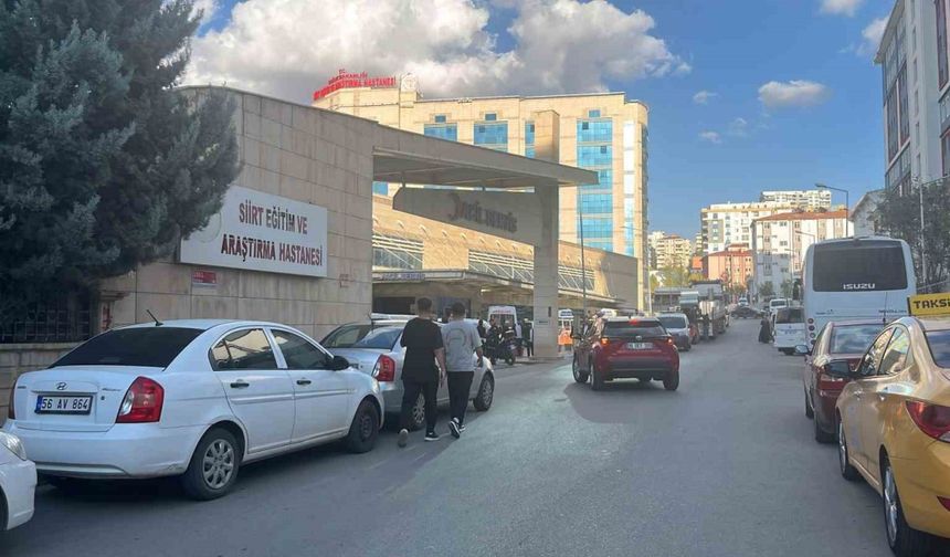 Siirt’te hastane bahçesinde bıçaklı kavga: 3 yaralı