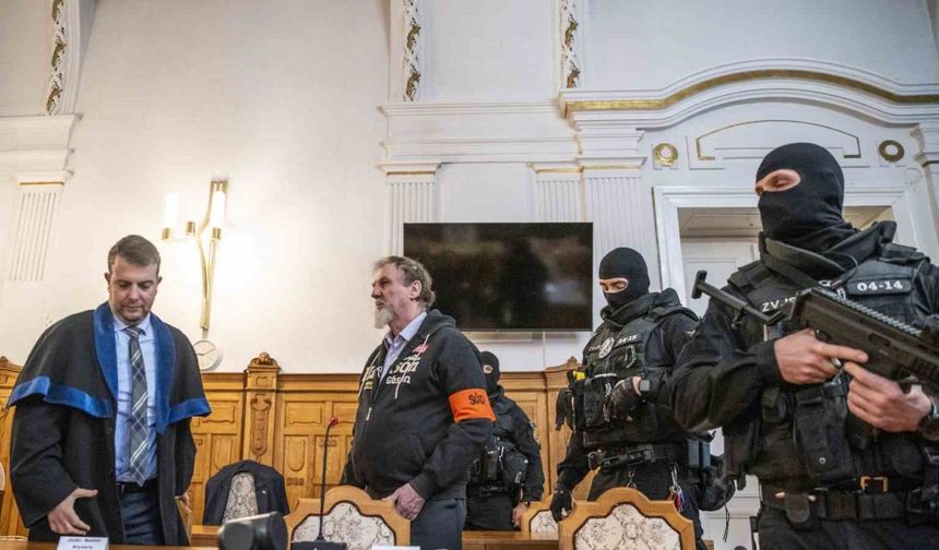 Slovakya’da Başbakan Fico’ya suikast girişiminde bulunan saldırgana 21 yıl hapis cezası