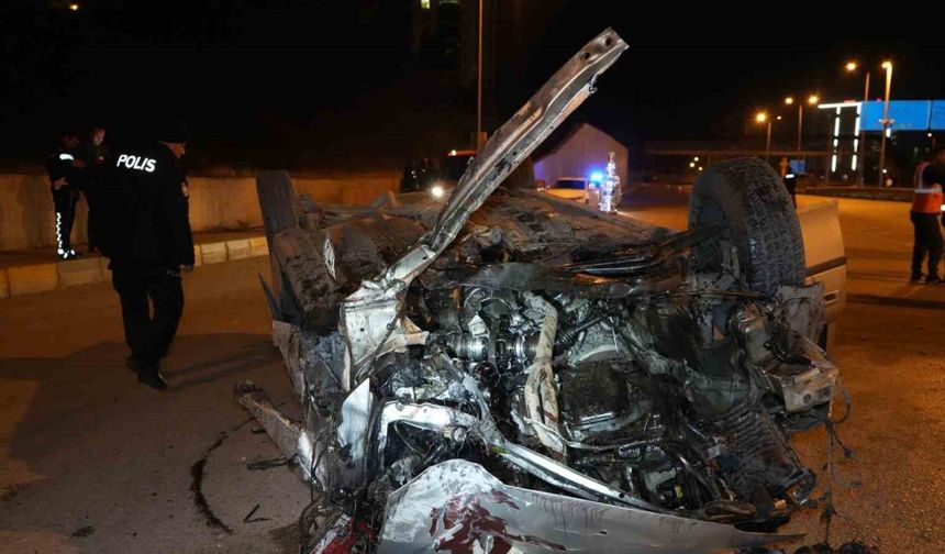 Takla atan otomobil hurdaya döndü: 2 yaralı