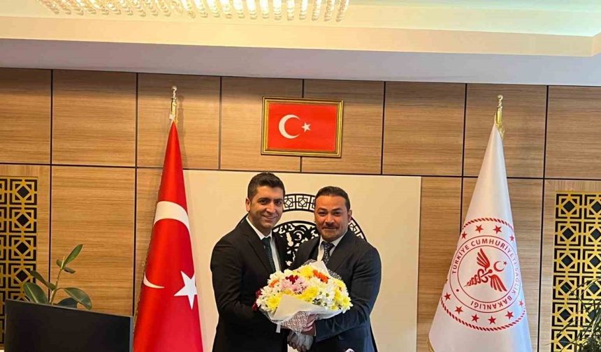 Tayini çıkan sağlık müdürüne kalabalık uğurlama