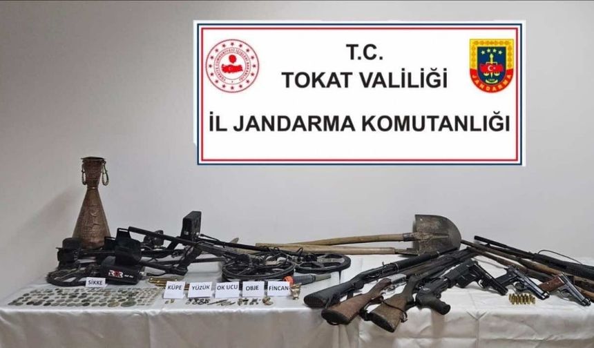 Tokat’ta tarihi eser kaçakçısı suçüstü yakalandı