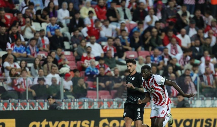 Trendyol Süper Lig: Samsunspor: 1 - Çaykur Rizespor: 1 (İlk yarı)