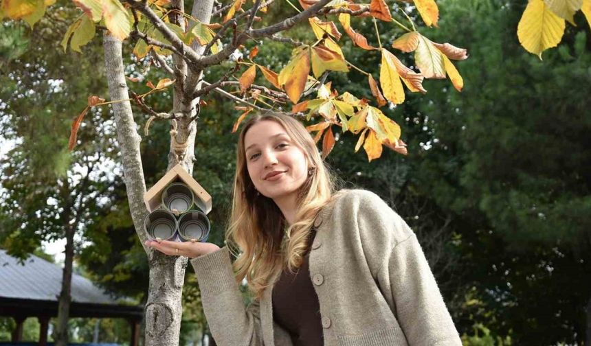 Üniversiteli öğrenciler geri dönüşümden çevreci proje