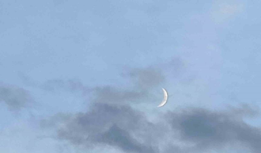 Van’da hilal kartpostallık görüntüler oluşturdu