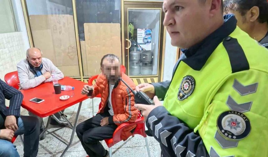Yasal sınırın 8 kat üzerinde alkollü halde kaza yaptı, kahveye oturup çay içti