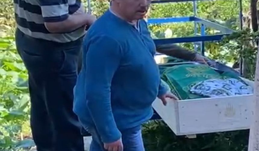 Yol bulunmayan mahallede cenaze teleferikle mezarlığa taşındı