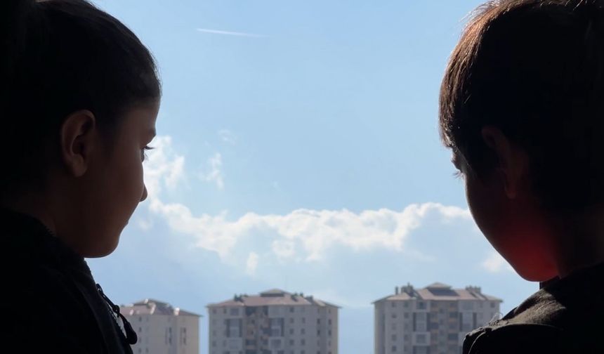 Yüksekova’da karlı dağlar ve bulutlar birleşti