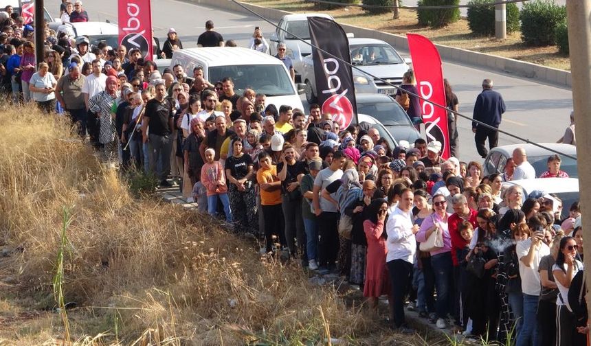 Mersin’de Züccaciye Açılışı İzdihama Neden Oldu