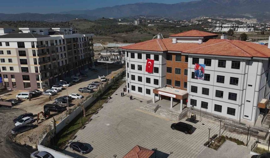 İş Bankası’ndan depremin yaralarının sarıldığı Hatay’a eğitim desteği