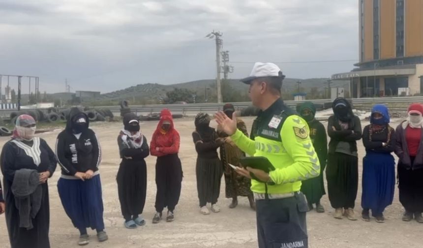 Osmaniye’de 15 kişilik minibüsten 30 işçi çıktı