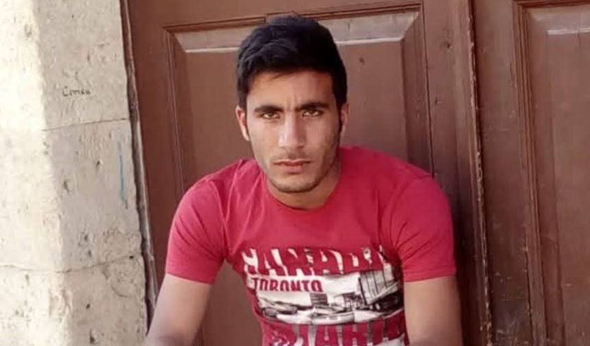 Ağabeyi geri manevra yaparken kamyonun altında kalan genç hayatını kaybetti