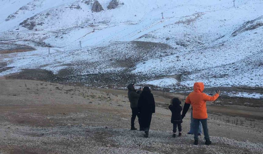 Akdeniz'in incisi Davraz Kayak Merkezi kar hasretiyle sezona başladı