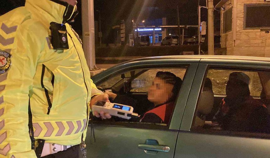 Alkollü otomobil kullanan gencin ehliyetine 6 ay el konuldu