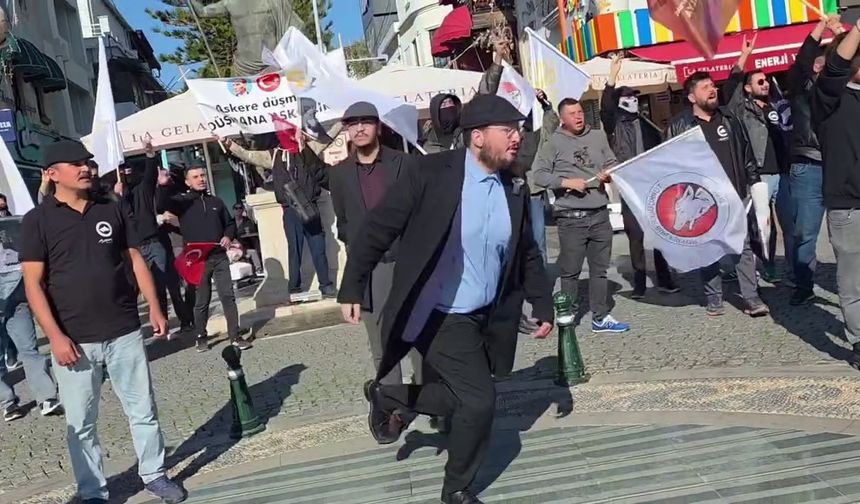 Antalya'da muhalif görüşlü gruplar arasında tartışma