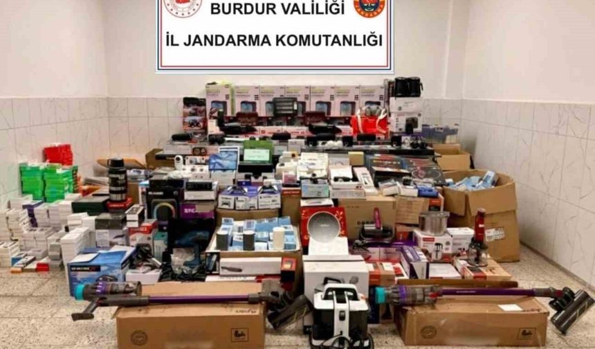 Burdur'da 1 milyon 300 bin liralık kaçak ürün ele geçirildi: 1 gözaltı
