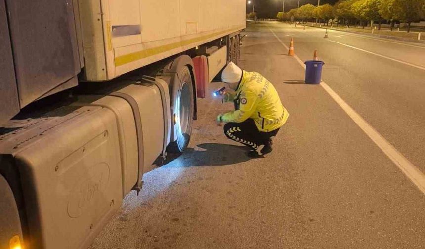 Burdur'da yük taşıyan araçlara yönelik denetimde 25 araç ve sürücüsüne idari ceza