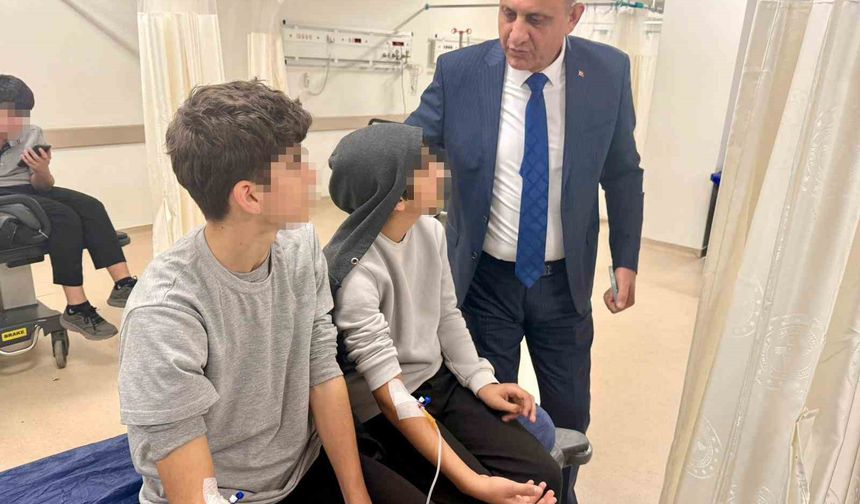 Doğum günü nedeniyle dağıtılan çikolataları yiyen 10 öğrenci hastaneye kaldırıldı