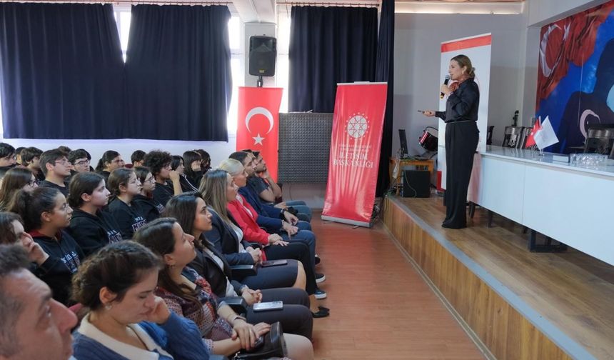 Hatay'da öğrencilere dezenformasyonla mücadele farkındalık eğitimi verildi