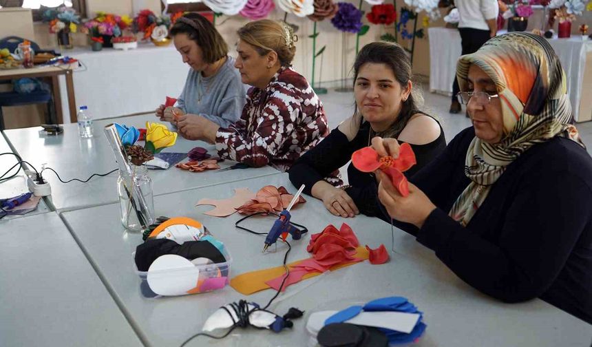 Kadınlar büyükşehir belediyesinin atölyelerinde meslek öğreniyor