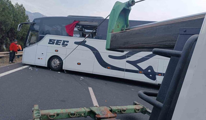 Kazada kapanan E-90 Otoyolu, araçların çekilmesiyle trafiğe açıldı