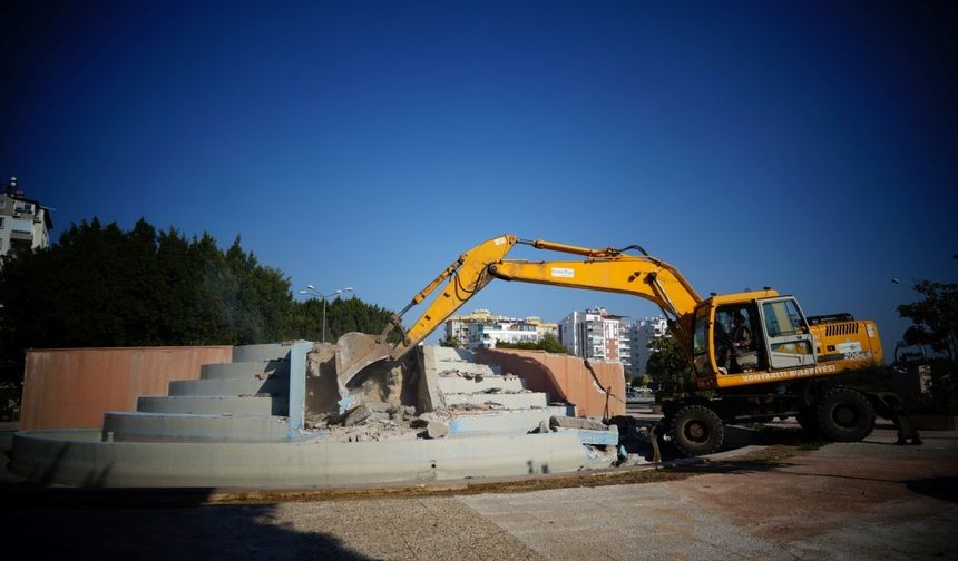 Konyaaltı'nda parklardaki havuzlar kaldırılıp yeri yeşil alan olacak