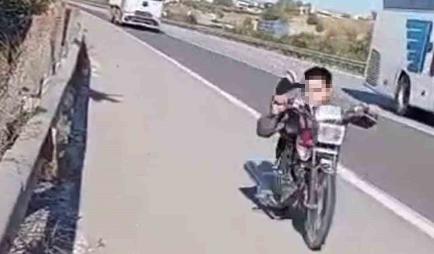 Otobanda motosikletin üzerine yatarak şov yapan sürücüye 63 bin TL ceza