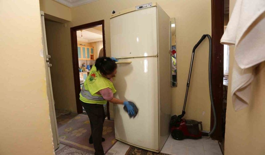 Yalnız yaşayan yaşlı kadına şefkat eli