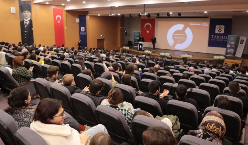 Tarsus Üniversitesi’nde Gençlerle Sektör Liderlerini Buluşturan Zirve Düzenlendi