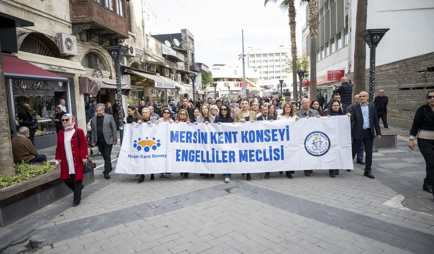 Mersin’de “Biz de Varız” Yürüyüşüne Yoğun İlgi