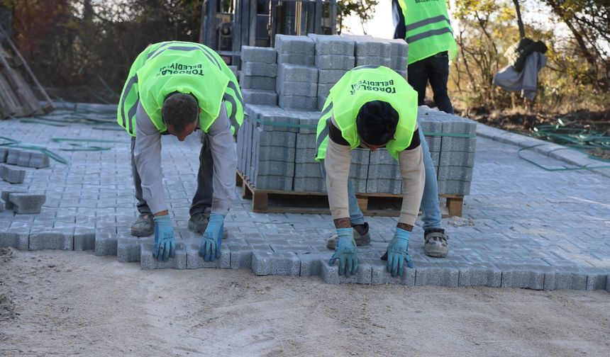 Toroslar’da parke yol çalışmaları sürüyor
