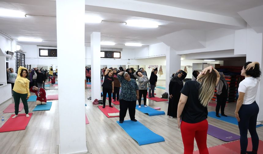 Toroslar’da kadınlara ücretsiz pilates yoğun ilgi gördü