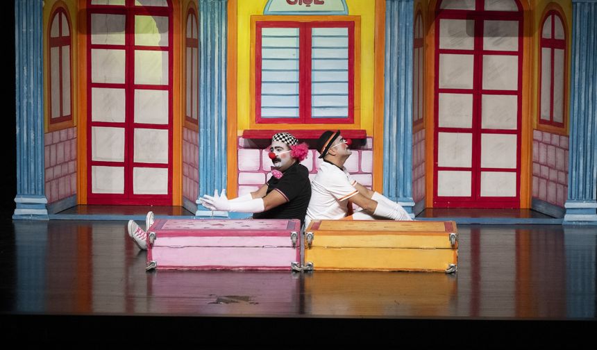 Mersin’de Perde Çocuklar İçin Açıldı