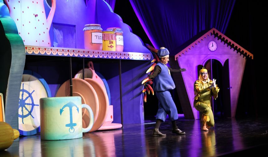 Toroslar’da Tatil Hediyesi Tiyatro: "Perde Çocuklar İçin Açıldı"