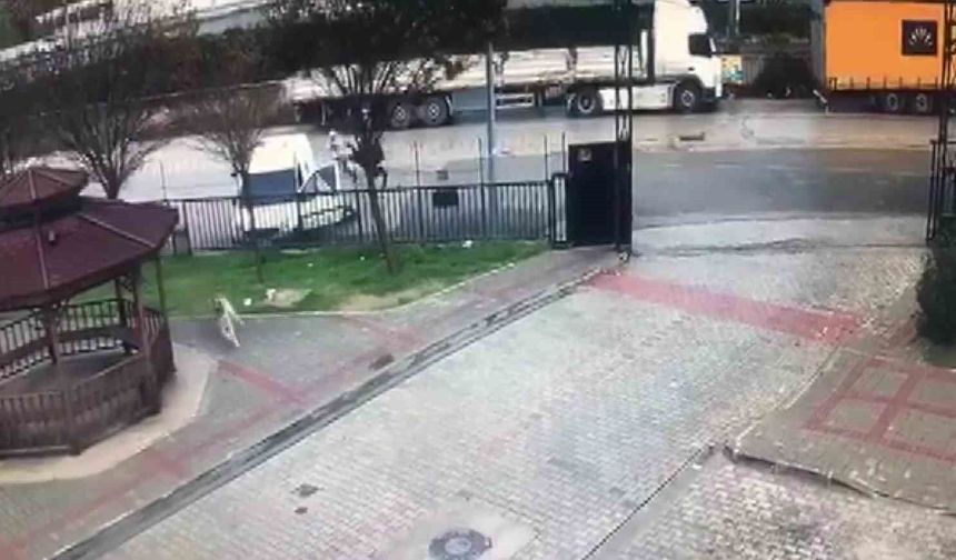 Adana'da silahlı saldırıya uğrayan baba yaralandı, 16 yaşındaki oğlu hayatını kaybetti