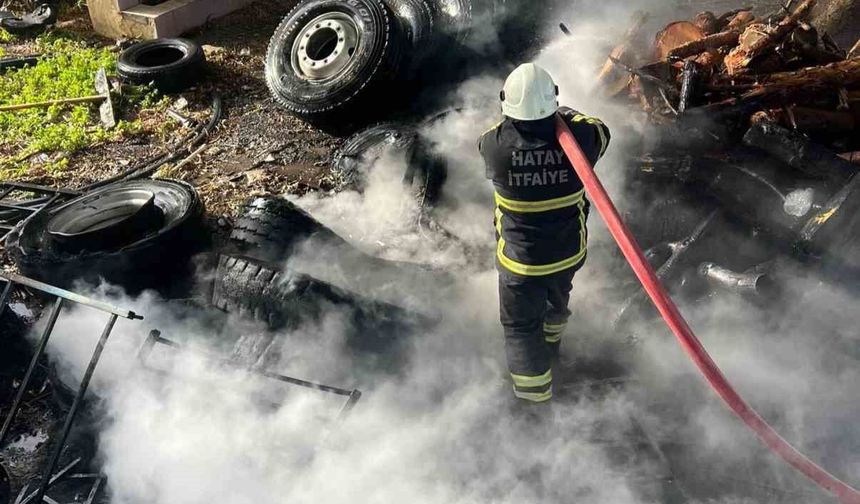 Arsuz'da hurdalık yangını