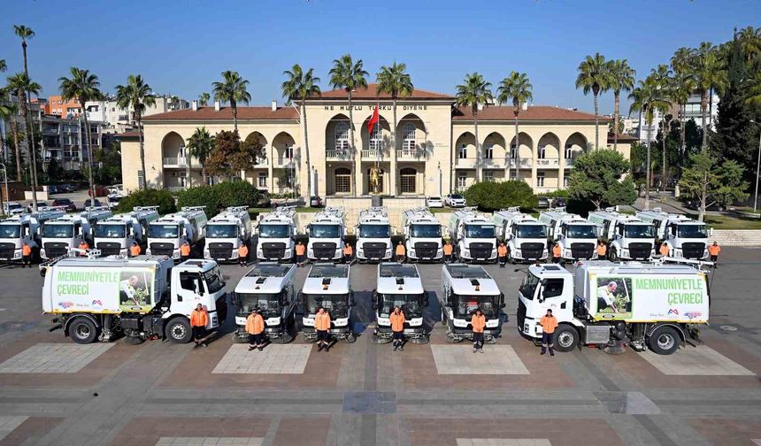 Mersin’in temizliği için filoda 50 süpürge aracı oldu