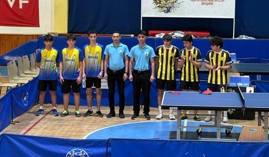 Aydın Lisesi Masa Tenisi Turnuvası'nda şampiyonu oldu