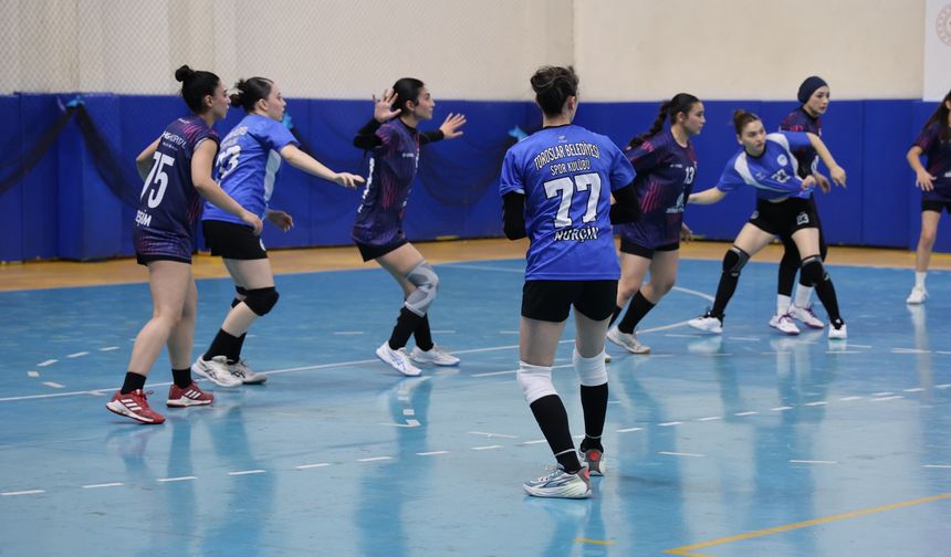 Toroslar Kadın Hentbol Takımı Zirveye Adını Yazdırdı