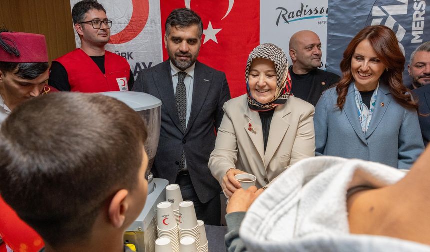 Mersin'de Sevgi Sofrası 300 Çocuk İftarda Bir Araya Geldi