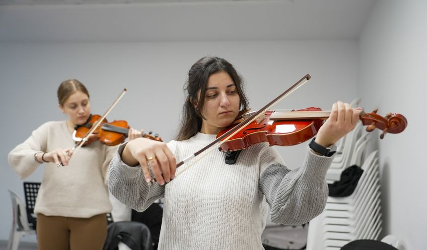 Mezitli’de Kurslara Yoğun İlgi: 50 Branşta Eğitim Fırsatı