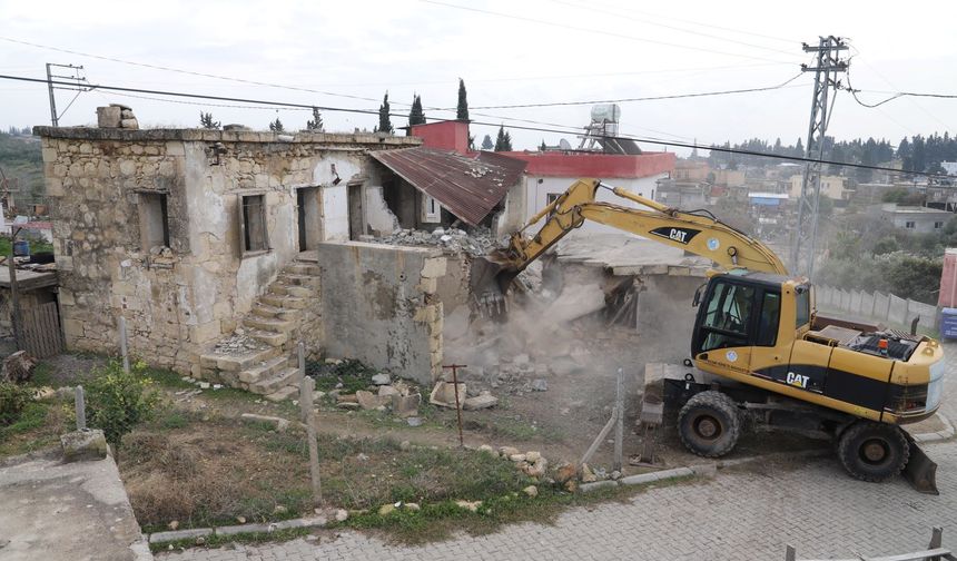 Akdeniz’de Metruk Yapı Operasyonu: Tehlike Bertaraf Edildi