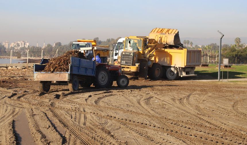 Akdeniz’de Sel Seferberliği: Sahil Atıklardan Arındırılıyor