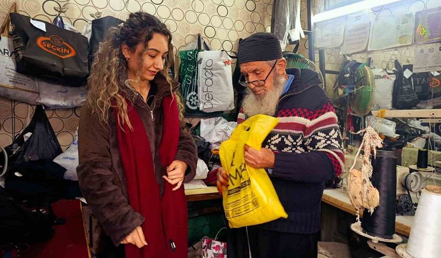 83'lük terzi, ilk günkü aşkla mesleğini sürdürüyor