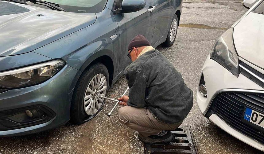 Alanya'da araçların lastiklerini kesen, tuvalete zarar verip, marketten yiyecek ve içecek alan 3 şüpheli yakalandı