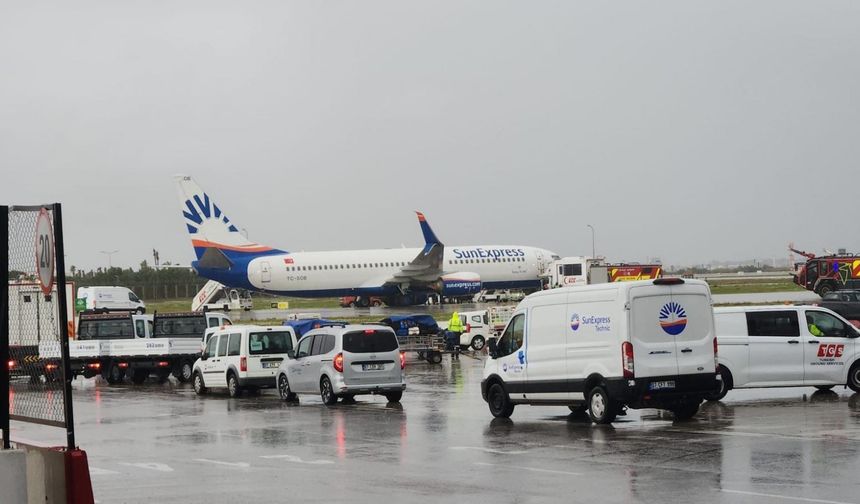 Antalya Havalimanı'nda korkutan kaza ucuz atlatıldı