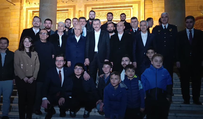 Bakan Çiftçi, teravih namazını Kahramanmaraş'ta kıldı