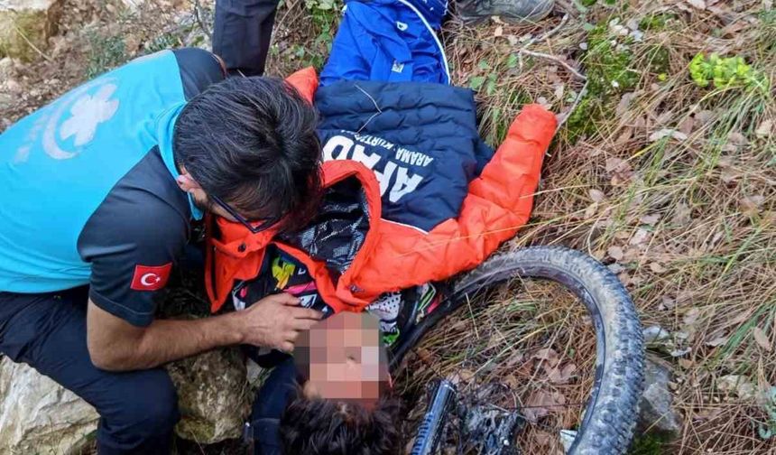 Bisiklet sürücüsü 10 metrelik şarampole yuvarlandı