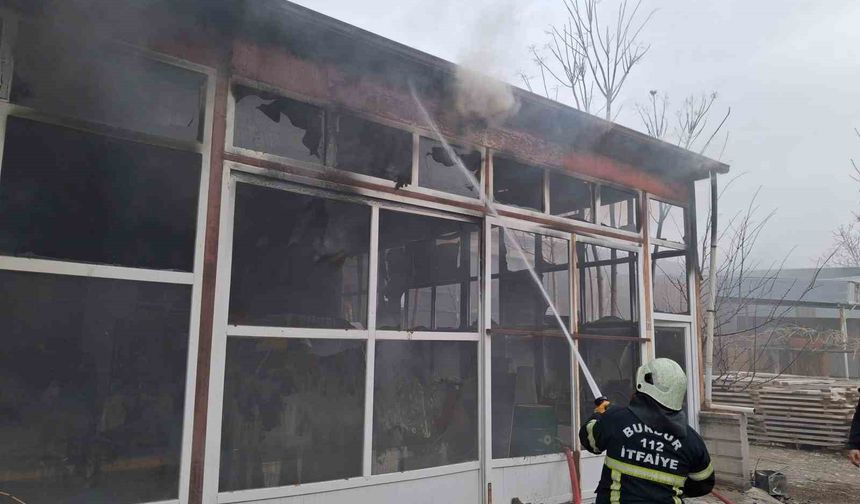 Burdur'da mobilya imalathanesinde yangın